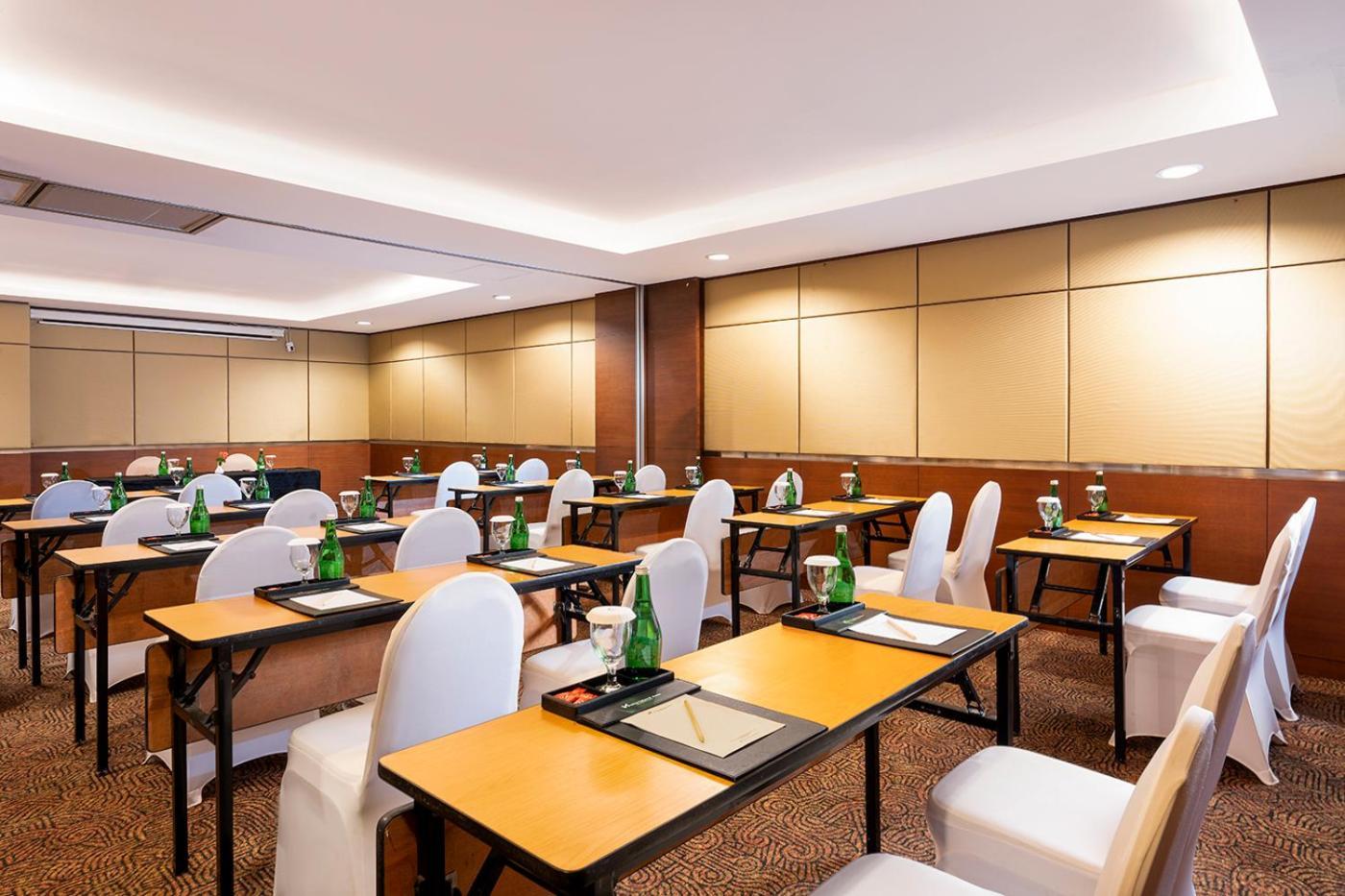 Swiss-Belhotel Danum Palangkaraya Exteriör bild