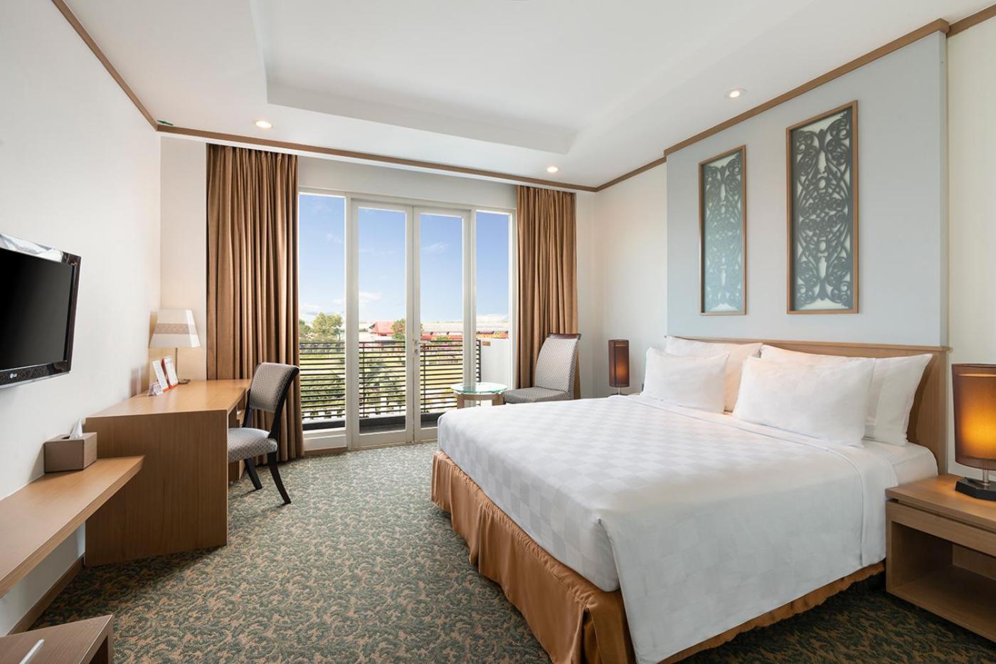 Swiss-Belhotel Danum Palangkaraya Exteriör bild