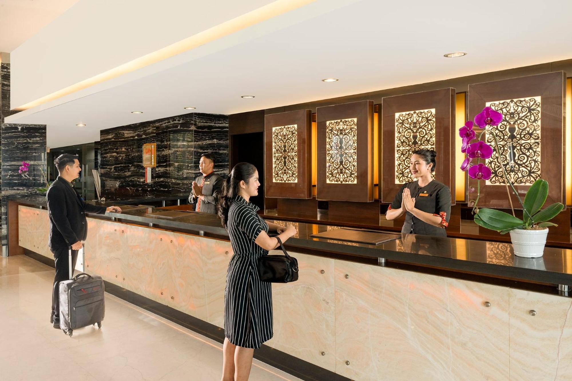 Swiss-Belhotel Danum Palangkaraya Exteriör bild